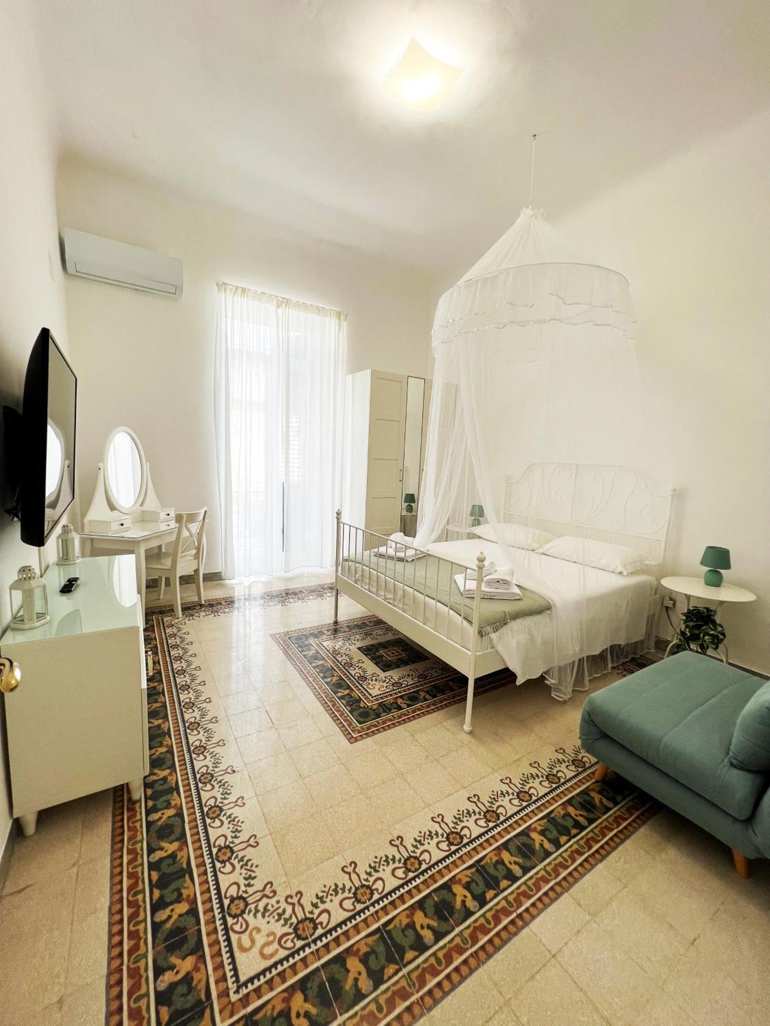 Bari Centro Harmony House Hotel ภายนอก รูปภาพ